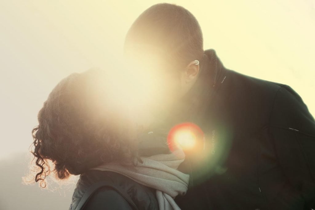 couple, kiss, love-407150.jpg