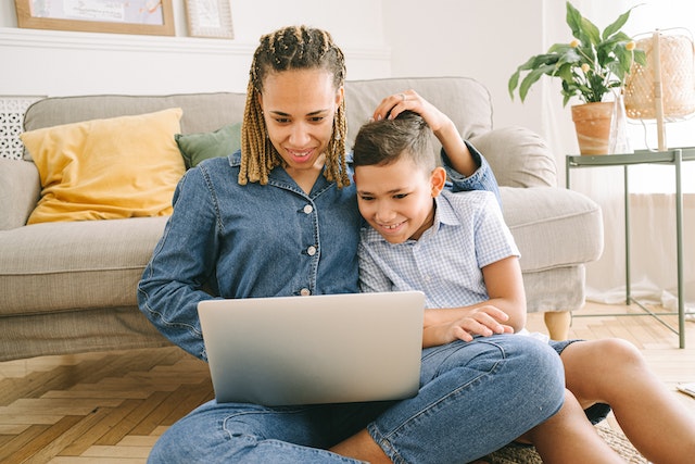 Best Jobs for Single Moms in 2023
