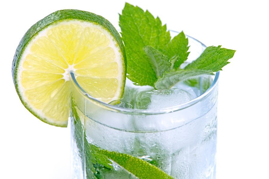 The benefits of drinking lemon water in the morning